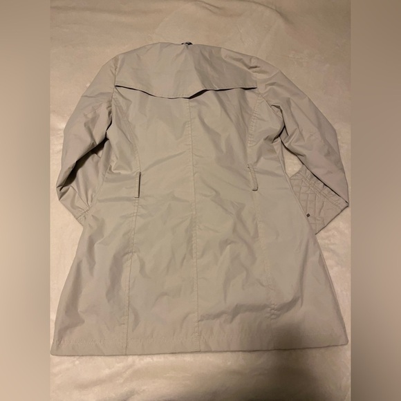 Suzy Shier Rain Coat 🧥 - Picture 13 of 15